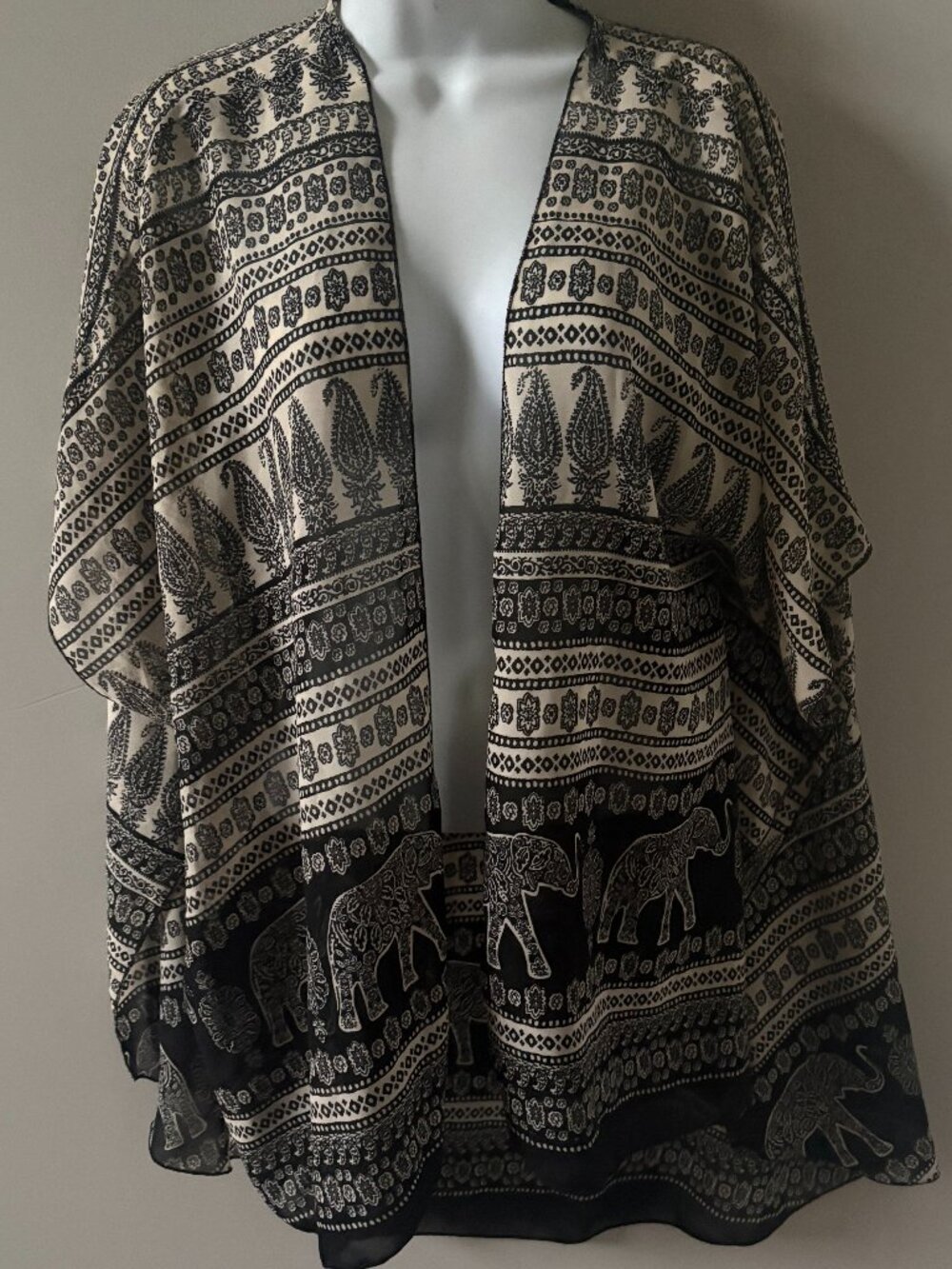 LIVE 4 TRUTH: Beautiful soft  flowy open cardigan, large, black/white